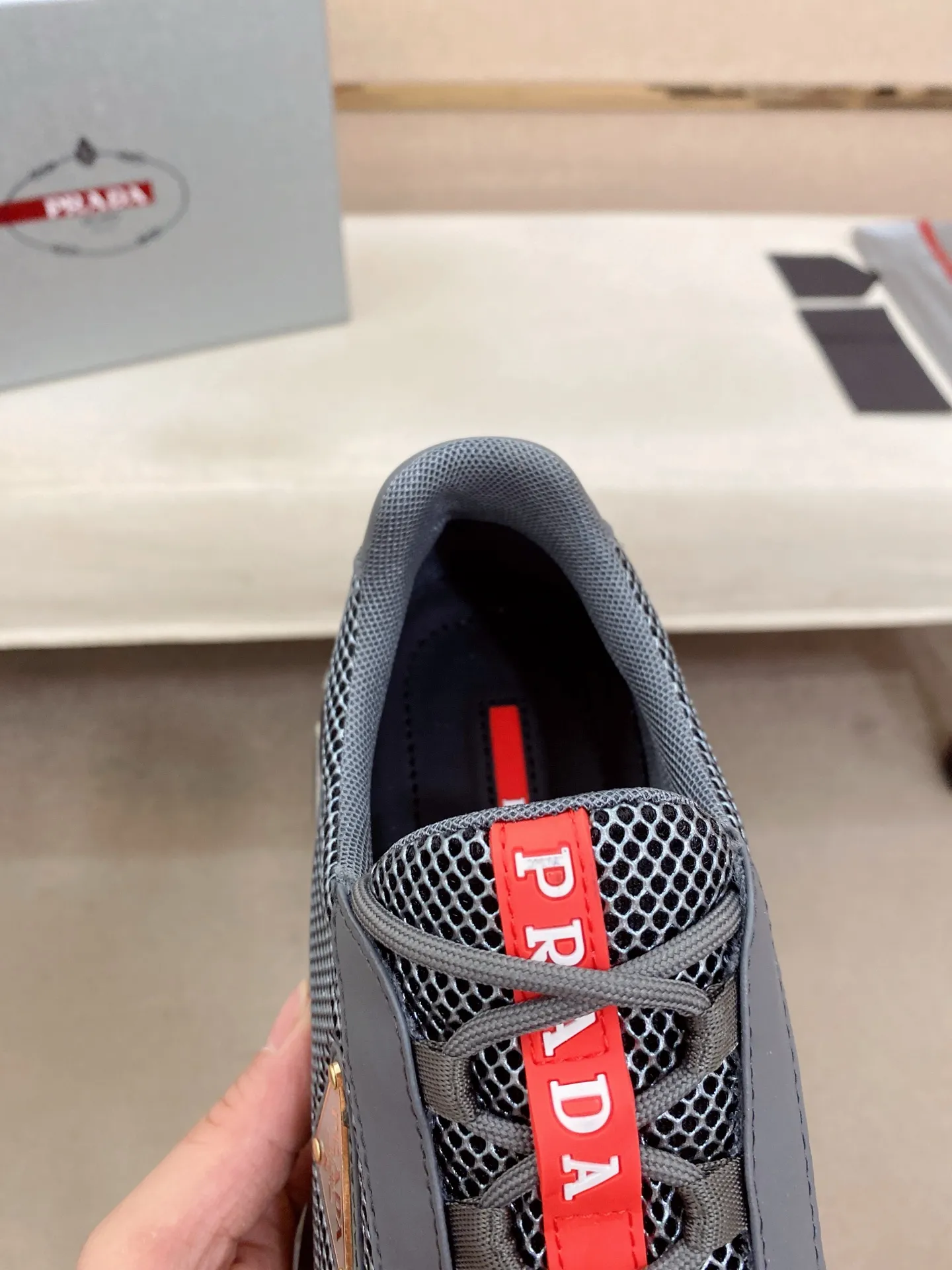 Factory price 660💰 ✔️✔️✔️High version High-quality new PRADA (Prada) counters are on the market at the same time, new men's shoes, 😘fabrics imported first-layer cowhide and mesh fabrics, purely handmade. Lining: Full cowhide lining. 👍🏿 High-end ☄️ air-cushion molded anti-slip rubber outsole, exquisite lines, simple and elegant, comfortable and high-end for leisure travel. Code number: 38 to 45